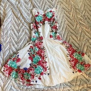 Pretty floral and white dress. Perfect for graduation